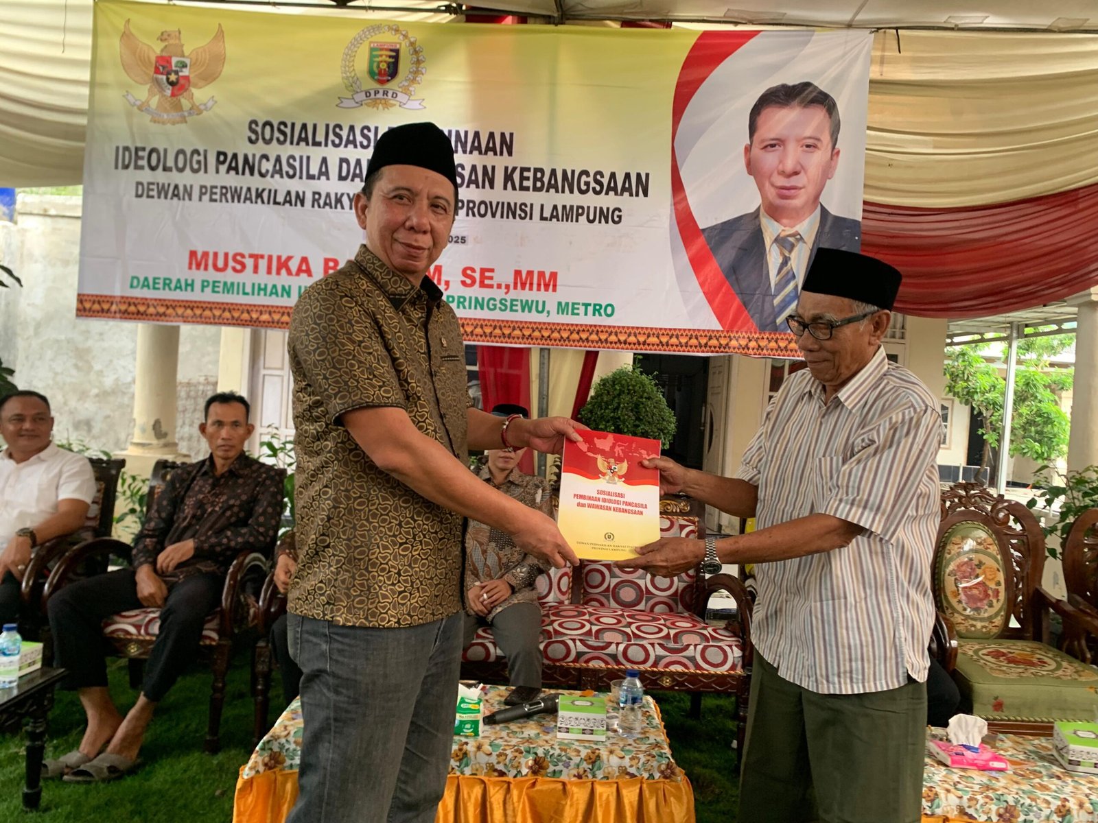 Mustika Bahrun, S.E., M.M. Gelar Pembinaan Ideologi Pancasila dan Wawasan Kebangsaan di Way Khilau Pesawaran