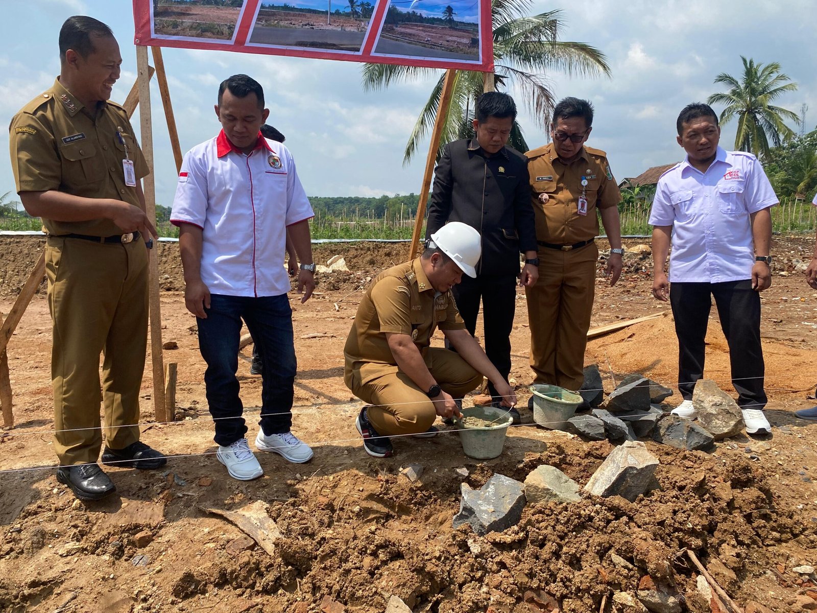 *Jadi yang Pertama di Pesawaran, Wabup Antonius Resmikan Koperasi Desa Merah Putih Trimulyo*