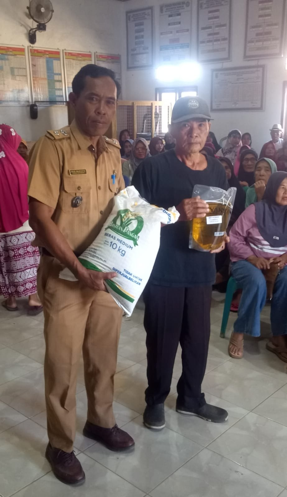 Pemdes Sukadadi Gelar Penyaluran Bantuan Ketahanan Pangan, Ratusan Warga Terima Paket Sembako