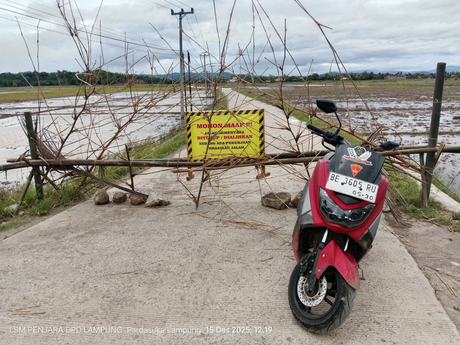 Proyek Jalan APBD Rp 396,5 juta di Way Khilau Belum Dilintasi Kendaraan Baru Seumur Toge Sudah Retak Dimana-Mana