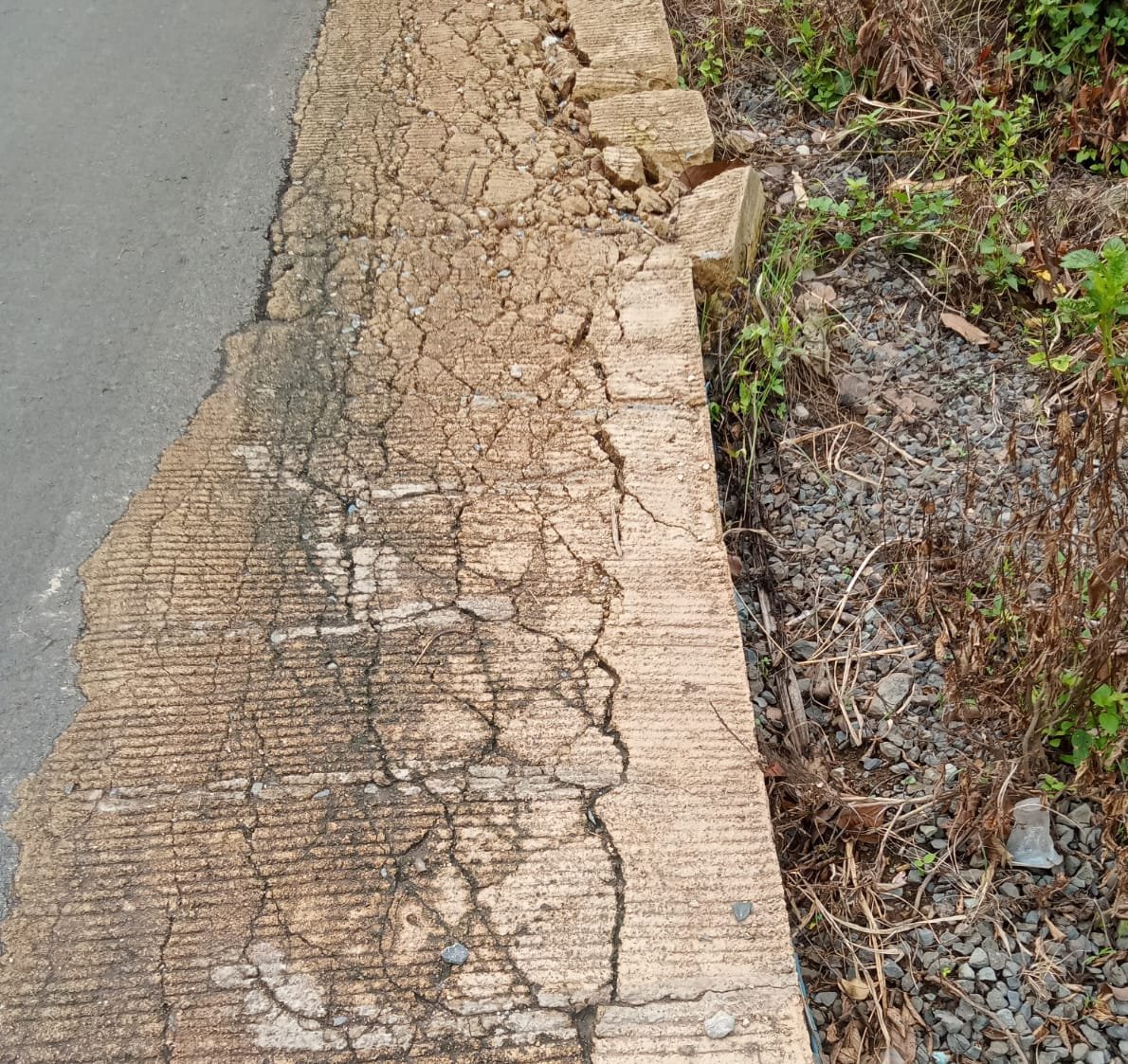 Proyek Miliaran Rupiah Ruas PUTIHDOH–KURIPAN Diduga “Seumur Jagung”, LPAKN RI TANGGAMUS Sorot Dinas BMBK Lampung.