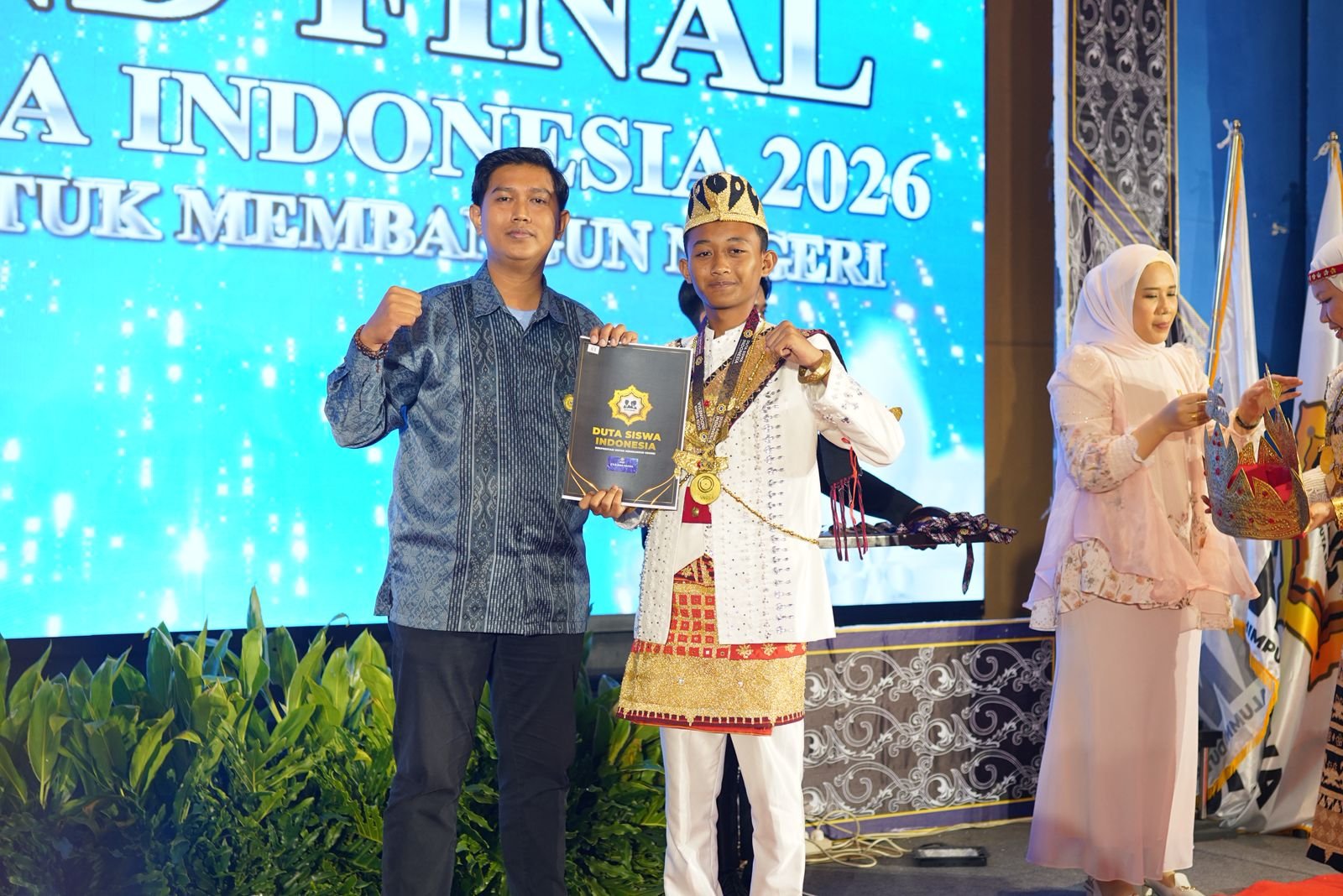 Muhamad Fahreza Prayogi Kenakan Pakaian Adat Lampung di Ajang Final Duta Siswa Indonesia 2026 di Surabaya