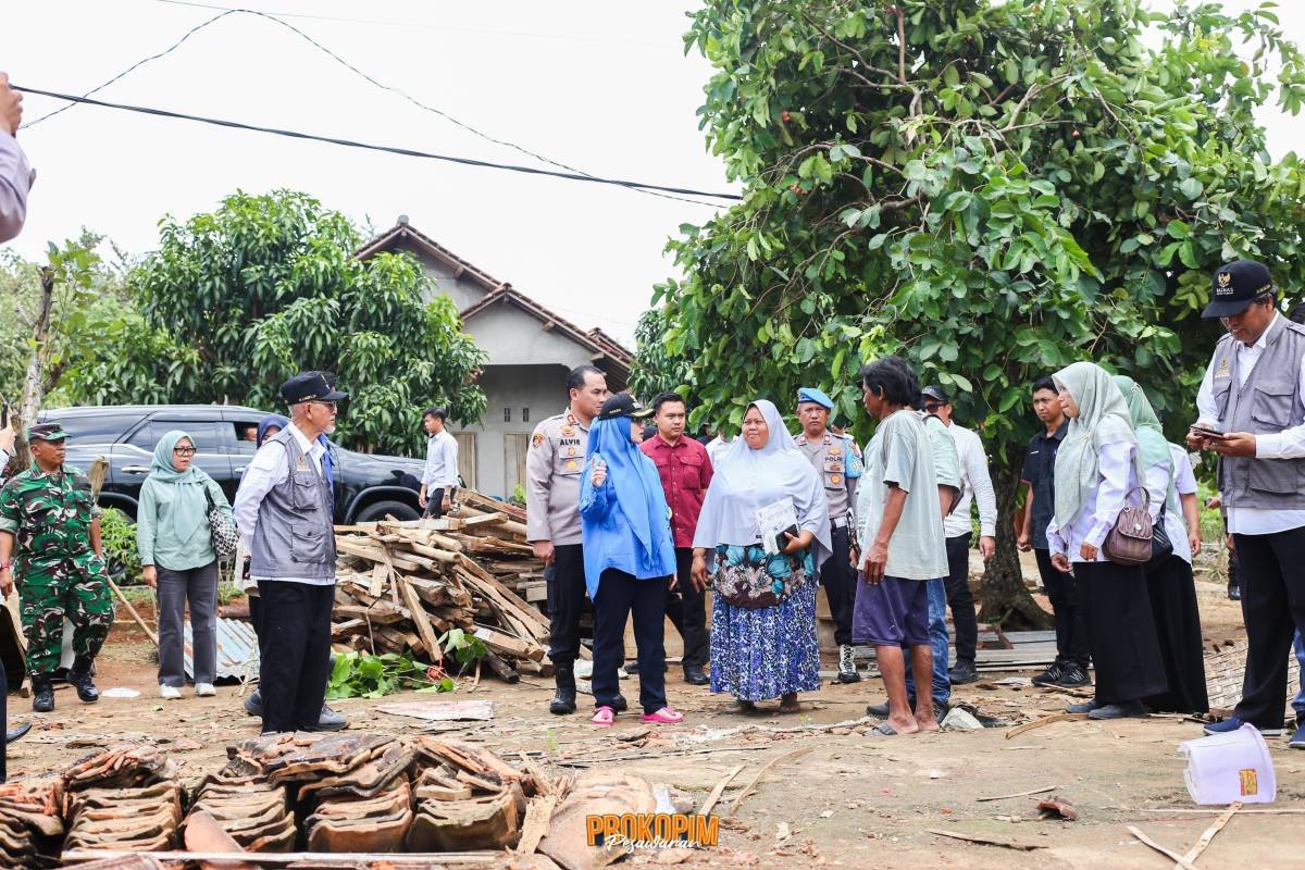 Bupati Pesawaran Tinjau Lokasi Terdampak Puting Beliung di Kecamatan Tegineneng.