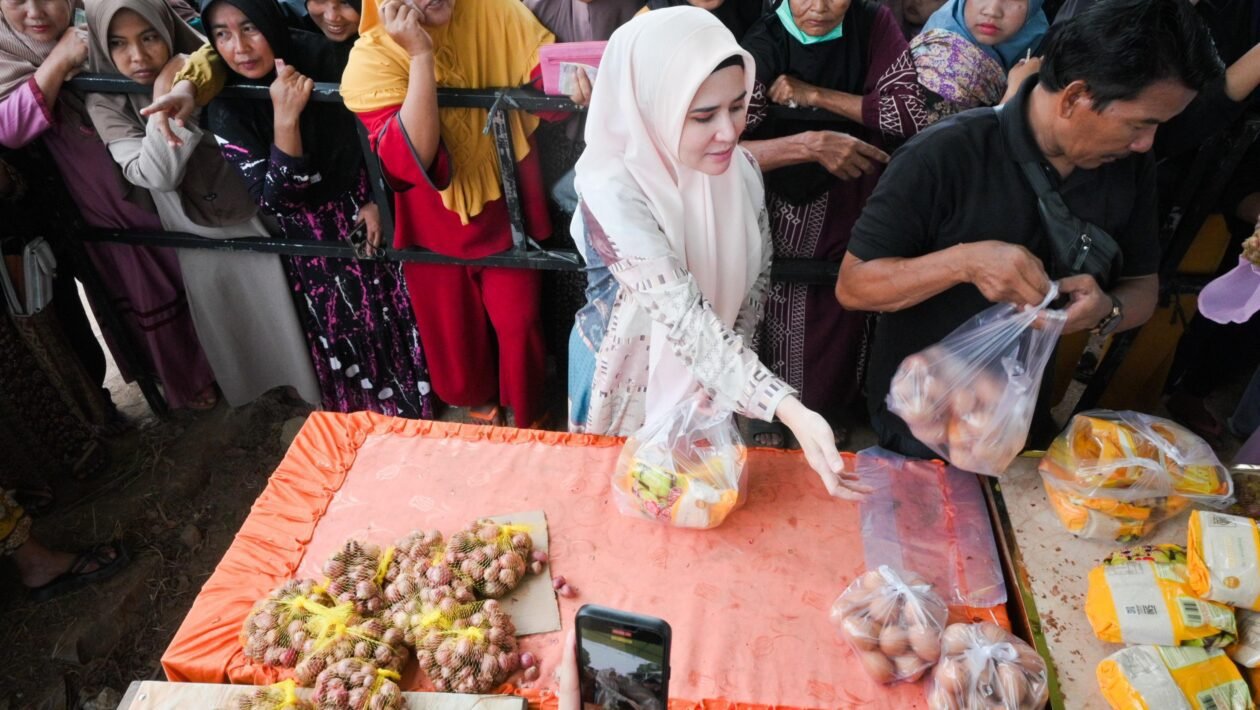 Silaturahmi Ramadhan dan Peninjauan Pasar Murah di Tegineneng, Pemkab Pesawaran Perkuat Kedekatan dengan Masyarakat.