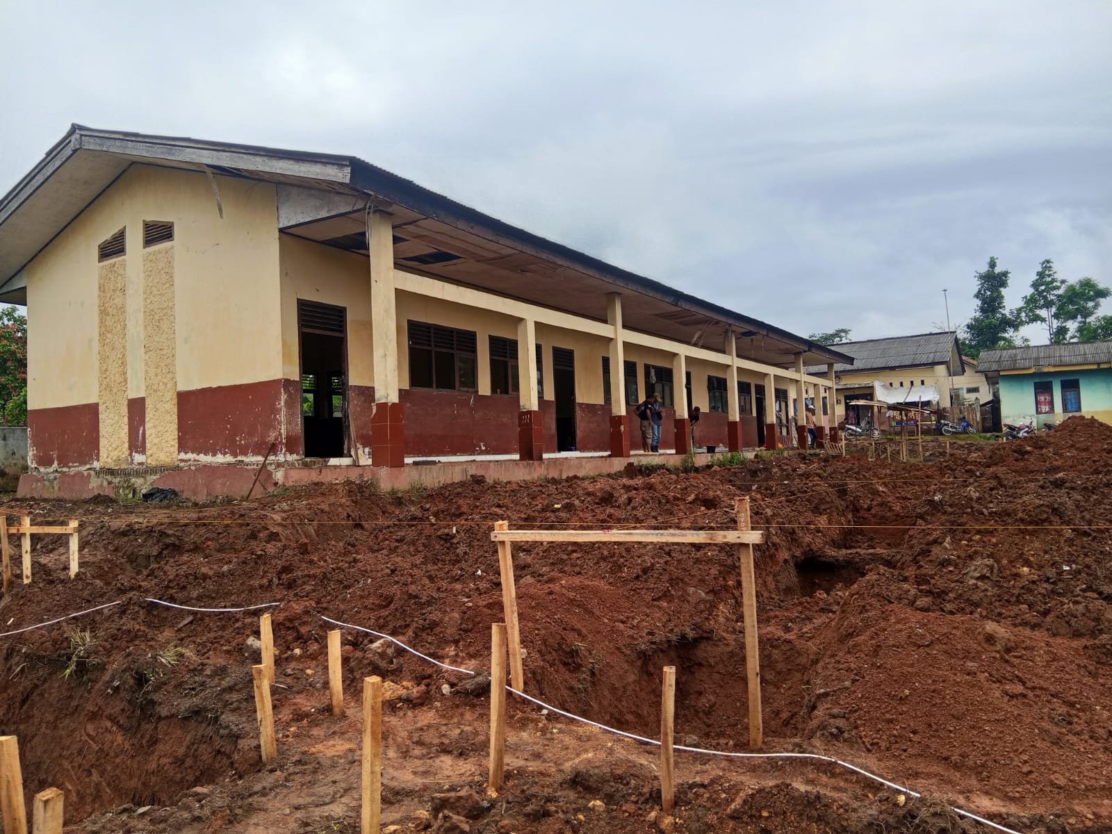 Diduga Tanpa Izin, Gedung SDN 56 Sukamarga Dirobohkan Total, Aparat Diminta Segera Turun Tangan.