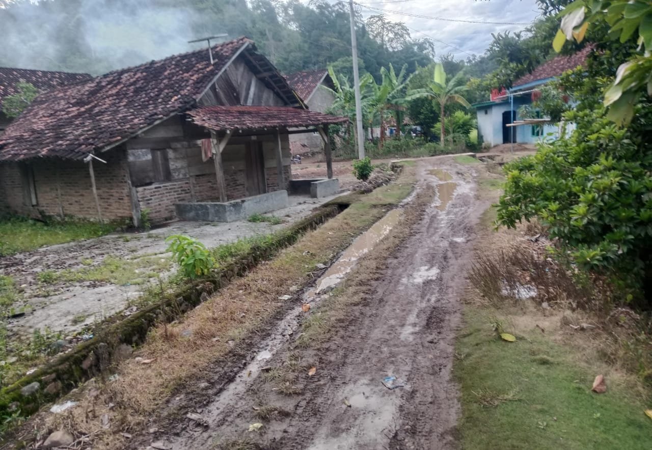 Warga Dusun Lubuk Tanoh Keluhkan Jalan Tak Pernah Tersentuh Pembangunan Sejak Zaman Kemerdekaan