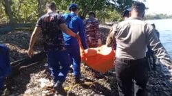 Polres Tanggamus Evakuasi Mayat Pria Tanpa Identitas di Pantai Kota Agung Timur