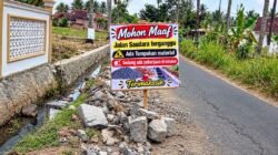 Papan Informasi Tak Terlihat, Proyek Talud Drainase Irigasi di Way Khilau Dipertanyakan
